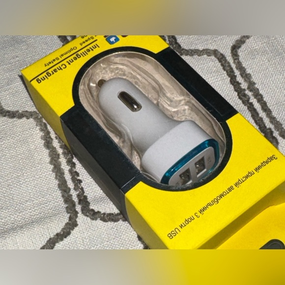 Dual port car charger π blue - Picture 2 of 3